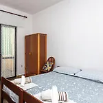 Apartamento Mira Pirovac