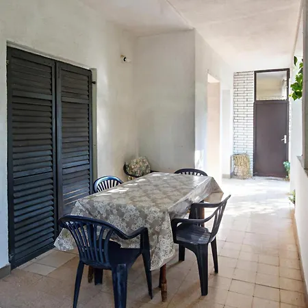 Mira Apartment Pirovac