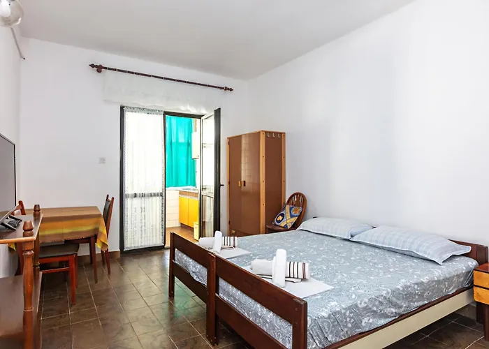 Apartamento Mira Pirovac