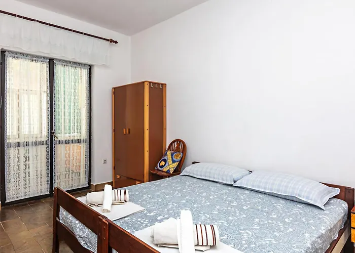 Apartamento Mira Pirovac